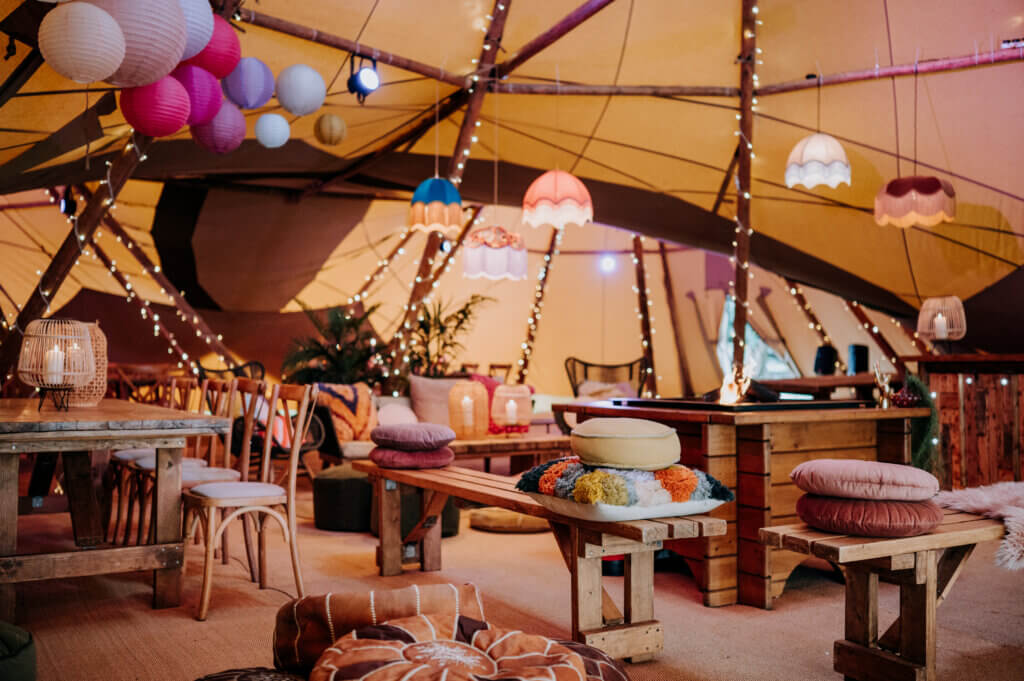 Tipi interior photo by Kazooieloki